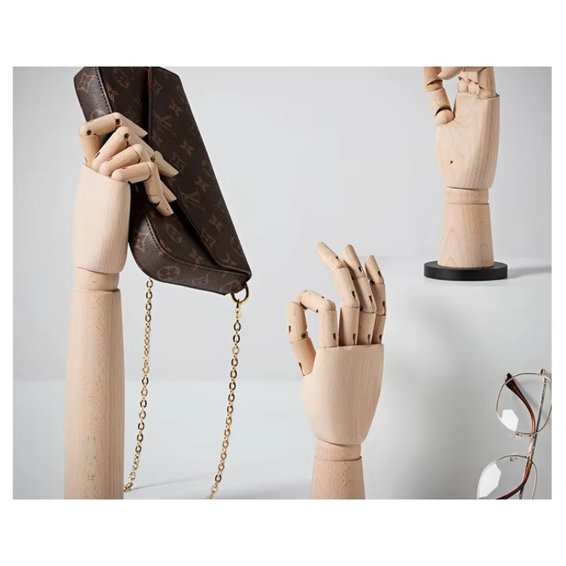 Massief houten hand mannequin  - Body Jewelry Stores recensie en prijs