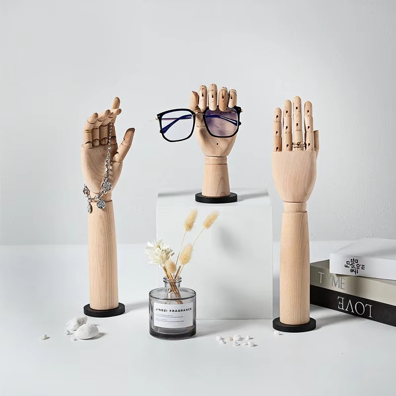 Massief houten hand mannequin  - Body Jewelry Stores recensie en prijs