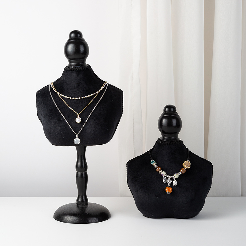 Zwarte fluwelen buste-vormige  - Body Jewelry Stores recensie en prijs