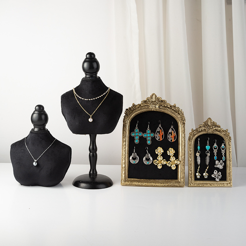 Zwarte fluwelen buste-vormige  - Body Jewelry Stores recensie en prijs